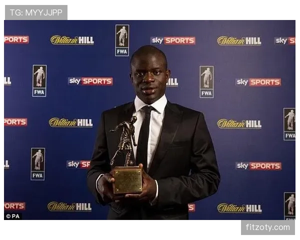 在高位逼抢下基米希与坎特中场调度产生分化趋势