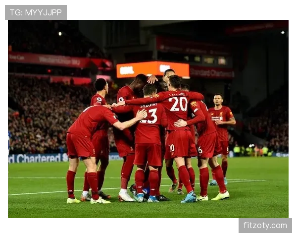 本泽马边路高位逼抢为何能更高效撕开防线？