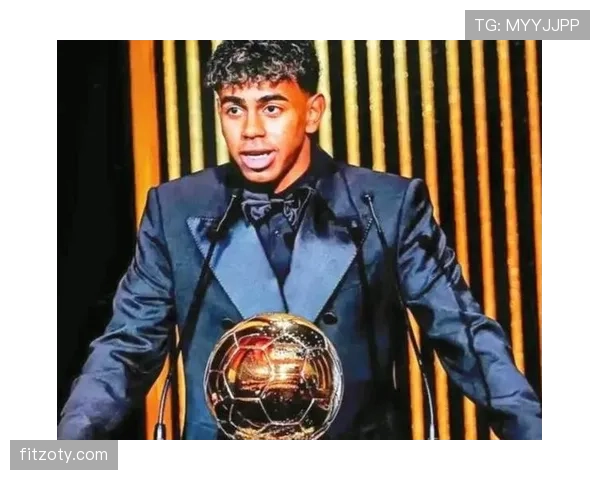 亚马尔与罗纳尔多年少时期大赛表现对比：天赋兑现路径与成长环境差异分析